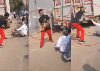 Humanity on the road is ashamed, both the legs of an elderly man were broken with sticks: The soul will tremble after watching the VIDEO