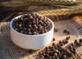 If there is muscle stiffness and joint pain in winter, then use black pepper in this way.