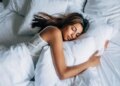 If you are troubled by sleeplessness in winter, then these home remedies will give relief.