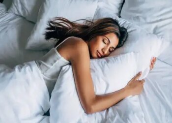If you are troubled by sleeplessness in winter, then these home remedies will give relief.