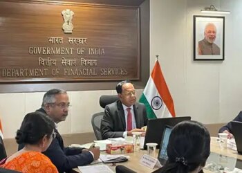Insurance companies should speed up the settlement of health claims, also prepare standard treatment protocols: Center
