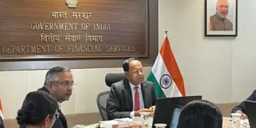Insurance companies should speed up the settlement of health claims, also prepare standard treatment protocols: Center