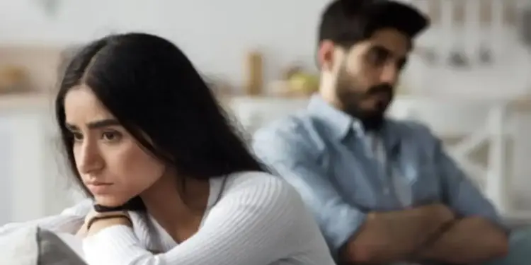 रिलेशनशिप में साइलेंस जरूरी या खतरनाक? जानिए कब पार्टनर की चुप्पी प्यार का रूप होती है और कब बनती है ट्रबल का इशारा