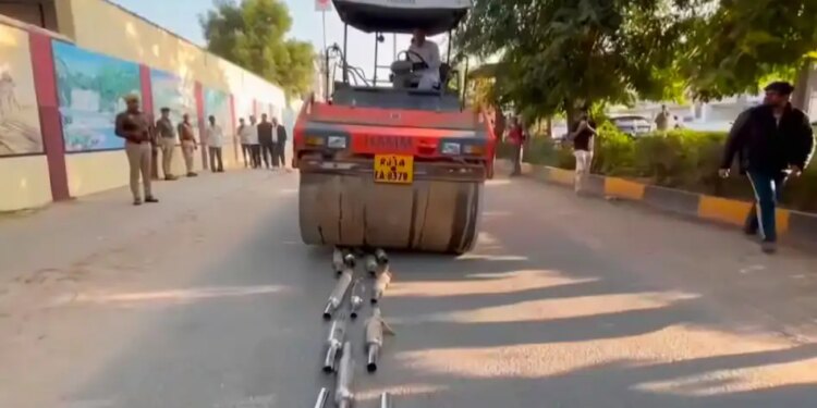 Jaipur police crushed the sounds scaring people, roller fired on 150 modified silencers