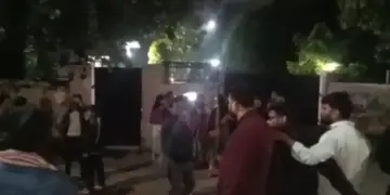 Lathi-sticks and stones pelted in PG, people reached SP and Collector residence at night