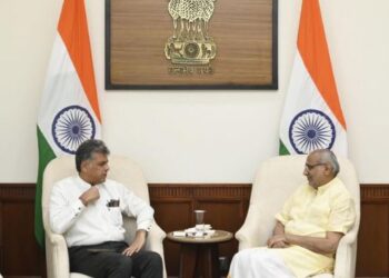 Manish Tiwari met the Vice President, expressed concern over the restructuring of Punjab University.