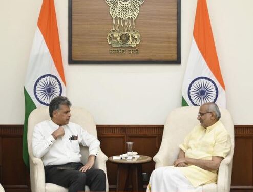 Manish Tiwari met the Vice President, expressed concern over the restructuring of Punjab University.