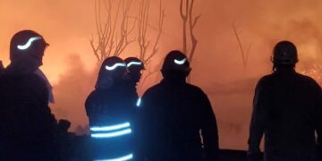 Massive fire near Delhi's Rithala metro station, hundreds of slums turned into ashes; death of one
