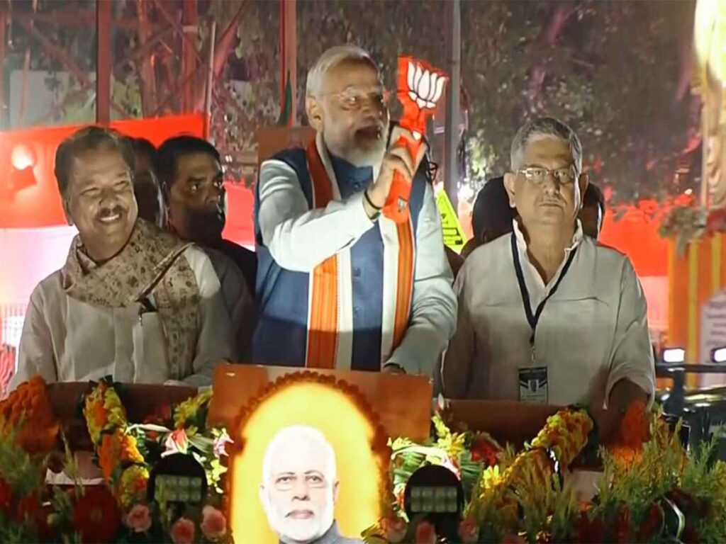 'Modi worships those whom no one asks', PM said during road show in Patna, Nitish remained missing