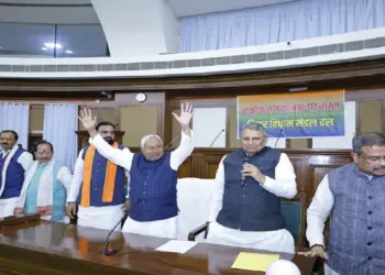 Nitish Kumar Stakes Claim To Form Government: Nitish Kumar will be the CM of Bihar, met the Governor and submitted the letter of support of NDA MLAs after being elected leader of the NDA legislative party.
