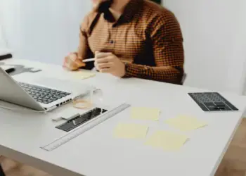Office holiday became a matter of controversy, manager-employee's viral chat created a storm of laughter on the internet.