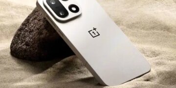 भारत में लॉन्च से पहले ही&nbsp;OnePlus 15 की कीमत से उठा पर्दा! फीचर्स के साथ जाने कितने में मिलेगा ये फ्लैगशिप स्मार्टफोन&nbsp;