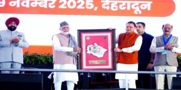 PM Modi Releases Special Postage Stamp on Uttarakhand Silver Jubilee | PM Modi released the special silver jubilee postal stamp of the establishment of Uttarakhand. News Track in Hindi