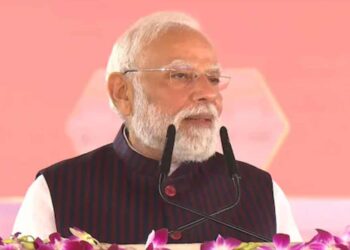 PM Modi Slams RJD-Congress in Ara Rally: Says CM Post Taken at Gunpoint, NDA Set for Record Win | 'The post of CM is held with a sword on his forehead...' PM Modi roared in Ara, lambasted the Grand Alliance. News Track in Hindi