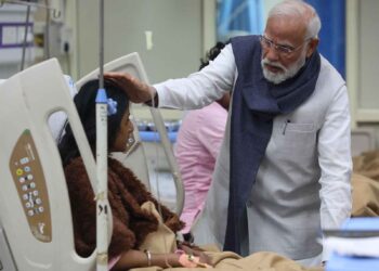 PM Modi reached LNJP hospital after returning from Bhutan, met the injured victims of Delhi blast