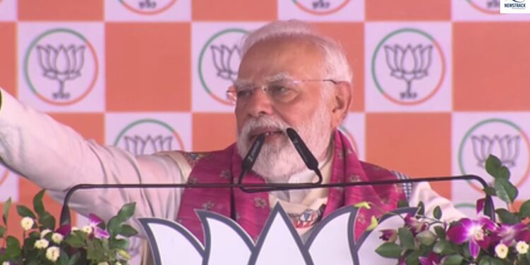 PM Modi roars in Araria, crowds gather at public meeting. 'Nil but silence in the name of work under Lalu Raj' PM Modi's roar in Araria, crowd gathered in the public meeting. News Track in Hindi