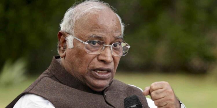 PM Modi trying to make Nitish Kumar 'invisible': Mallikarjun Kharge