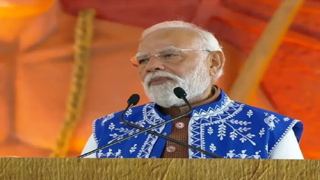 PM Narendra Modi At Tribal Pride Day Event: Referring to the injustice done to the tribal community by Congress governments for six decades, PM Narendra Modi lashed out at the injustice done to the tribal community by Congress governments for six decades.