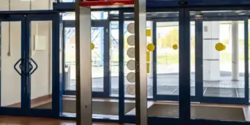 People are taking blessings by touching the metal detector door considering it as a temple, funny VIDEO went viral on social media