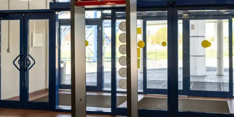 People are taking blessings by touching the metal detector door considering it as a temple, funny VIDEO went viral on social media