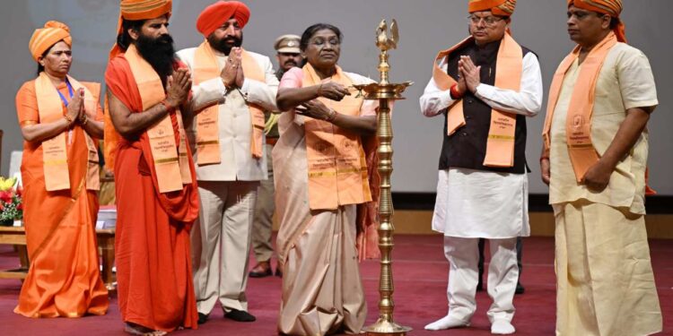 President Murmu Felicitates Students at Patanjali University Haridwar | President Murmu gave degrees at Patanjali University, Haridwar. News Track in Hindi