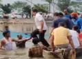 Rahul Gandhi Jumps In Pond: ...And this is why Rahul Gandhi jumped into the pond!, Watch Video, See video of how congress leader Rahul Gandhi jumps in pond for fishing in begusarai bihar