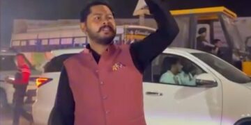 Seeing the ambulance stuck in the jam, AAP MLA came out on the road, saved the life of the patient, took action against the negligent police