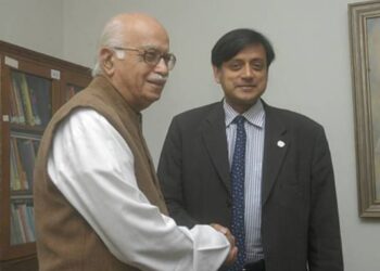 Shashi Tharoor called Lal Krishna Advani a true politician, wished him on his birthday