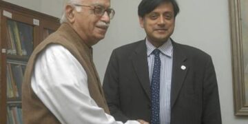 Shashi Tharoor called Lal Krishna Advani a true politician, wished him on his birthday