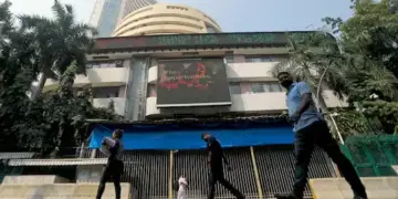 Stock Market Closing : गिरावट में शुरुआत के बाद बढ़त के साथ बंद हुआ बाजार,&nbsp;निफ्टी 25,775 के पास, सेंसेक्स&nbsp;83,978 पर बंद