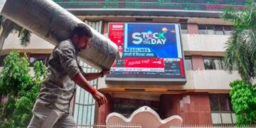 Stock Market Opening : सप्ताह के तीसरे दिन शेयर बाजार का जोश हाई,&nbsp;सेंसेक्स 367 अंक उछला निफ्टी भी 25, 800 के पार&nbsp;