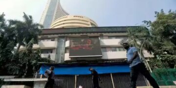 Stock Market Update :&nbsp;यर बाजार की सुस्त शुरुआत, निफ्टी 25,700 पर, जाने आज किन स्टॉक्स पर नजर रखे निवेशक&nbsp;