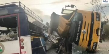 Telangana Tragedy: 16 Dead, 10 Injured in Horrific Ranga Reddy Bus-Truck Collision Near Khanpur Gate | Telangana road accident: Terrible road accident in Rangareddy, Telangana, 24 dead so far, PM Modi expressed grief. News Track in Hindi