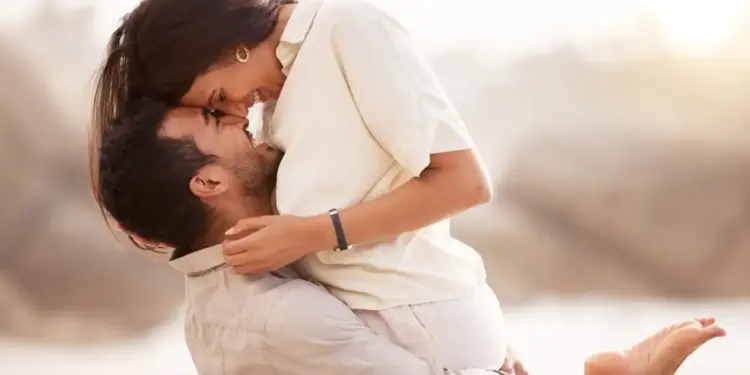 Love में कम न हो Magic! जानें कैसे इन 5 लव लैंग्वेज से रिश्ते में लौटेगा रोमांस और समझदारी