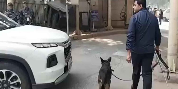 Threats were received to bomb these courts of Delhi, truth came out after search