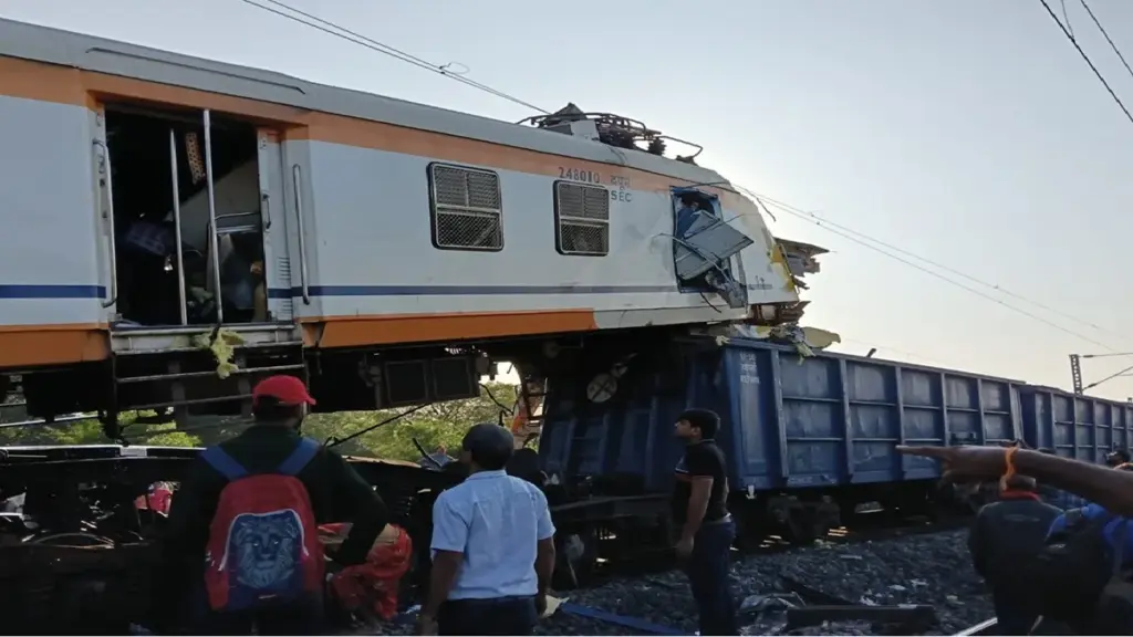 Train Accident In Bilaspur Chhattisgarh: 6 people killed, several others injured in collision between goods train and passenger train in Bilaspur, Chhattisgarh; 6 people killed, several others injured in collision between goods train and passenger train in Bilaspur, Chhattisgarh; rescue operations underway