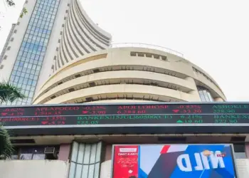 ट्रंप का बयान बना मार्केट ट्रिगर! सेंसेक्स-निफ्टी में तेजी के आसार, यहाँ जाने कमाई वाले टॉप 20 स्टॉक्स के टारगेट और स्टॉप लॉस&nbsp;