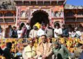 बद्रीनाथ धाम में परिवार संग पहुंचे उत्तराखंड के कृषि मंत्री गणेश जोशी ने की पूजा-अर्चना