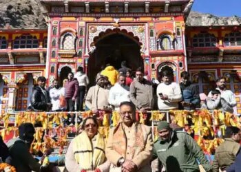 बद्रीनाथ धाम में परिवार संग पहुंचे उत्तराखंड के कृषि मंत्री गणेश जोशी ने की पूजा-अर्चना