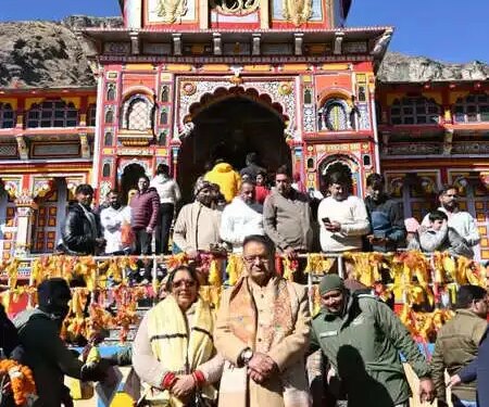 बद्रीनाथ धाम में परिवार संग पहुंचे उत्तराखंड के कृषि मंत्री गणेश जोशी ने की पूजा-अर्चना