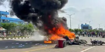 नेपाल के मधेश में भड़की हिंसा, जनकपुरधाम के सीएम ऑफिस में जमकर हुई तोड़फोड़