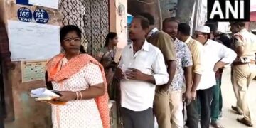 Voting continues for the last phase of Bihar elections, about 47.62% voting recorded till 1 pm, the fate of 1302 candidates on 122 seats will be decided.