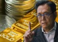 भयंकर आर्थिक तूफान की चेतावनी! Robert Kiyosaki ने बताया 1971 से सोना खरीद रहे निवेशकों के लिए अगला बड़ा कदम क्या होना चाहिए