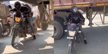 What a hurry! A person came out with a bike from under a moving truck, after watching the video people said - 'Only such people are loved by God...'