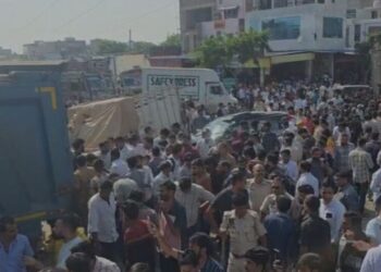 jaipur truck accident news rajasthan jaipur truck accident news lohamandi road | Jaipur Accident: Uncontrollable dumper hits car, crushes 50 people, 13 die painfully. News Track in Hindi