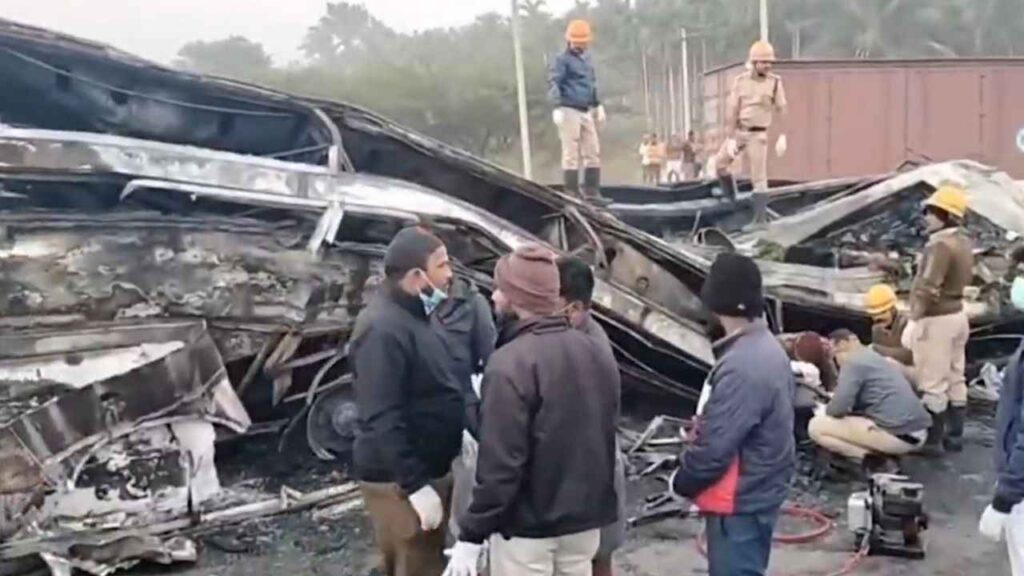 10 people died in truck and bus collision in Karnataka, PM Modi announced ex-gratia