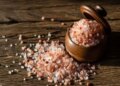 A pinch of rock salt will provide relief from many problems, know the right way to consume it.