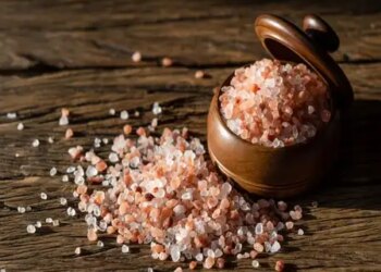A pinch of rock salt will provide relief from many problems, know the right way to consume it.