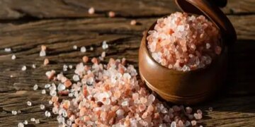 A pinch of rock salt will provide relief from many problems, know the right way to consume it.