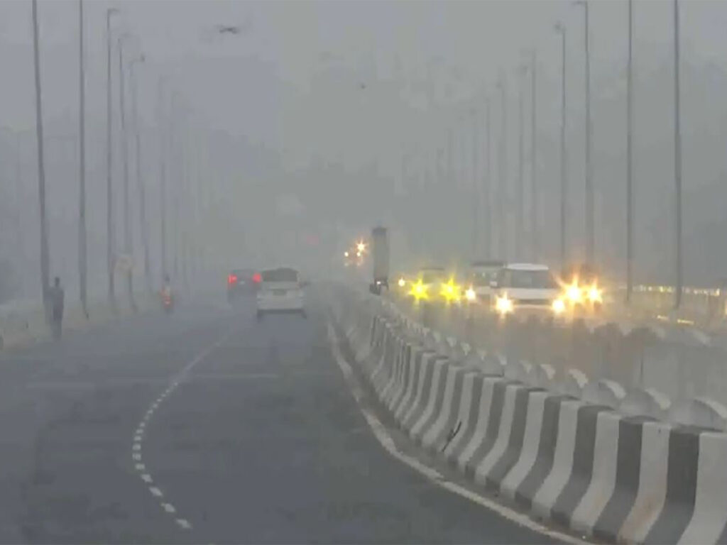 Air quality in Delhi at critical level, AQI above 400 in many areas